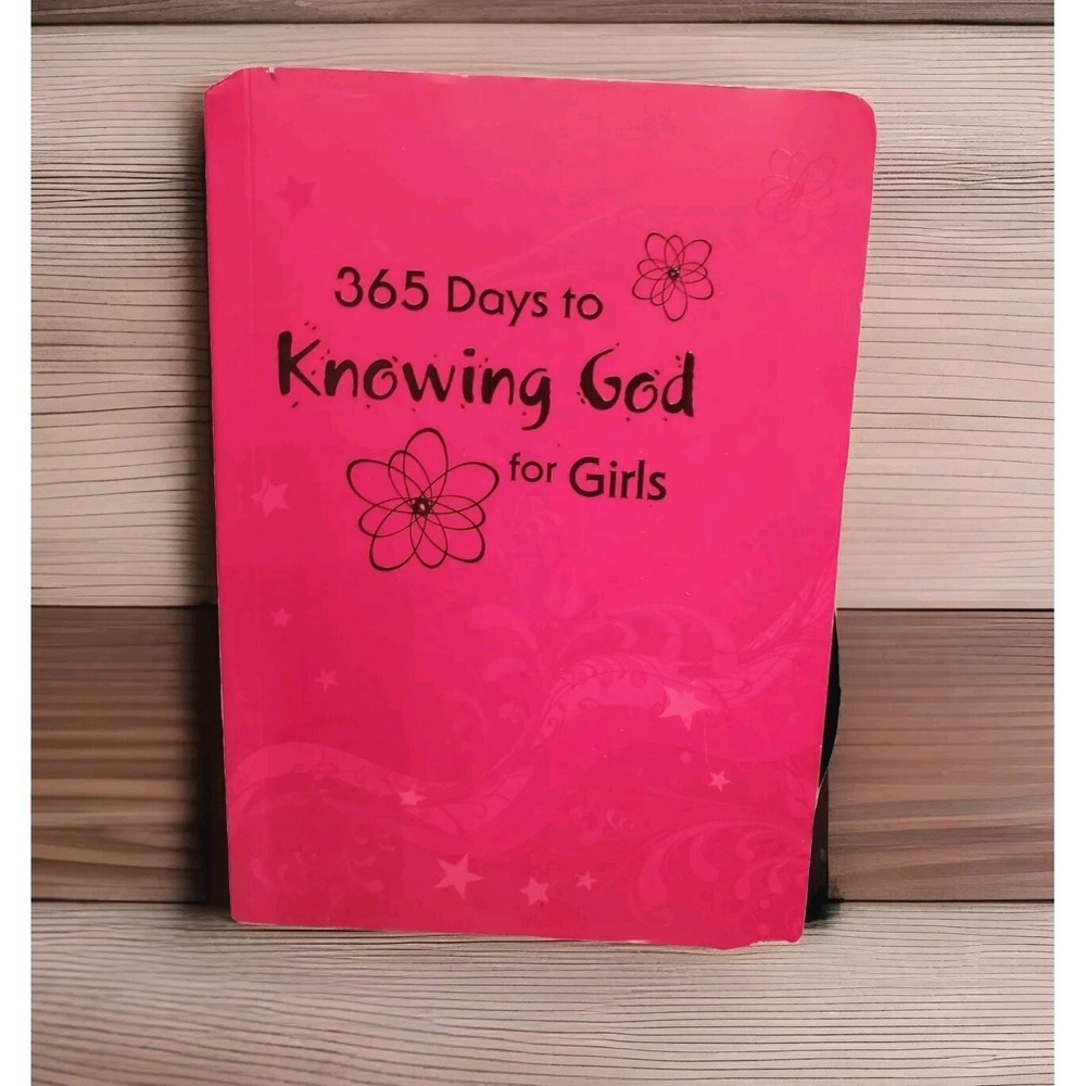 365 Days to Knowing God for Girls, ages 8-12, New 388 pages Elastic Band Closure